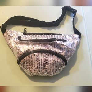 Fun retro fanny pack